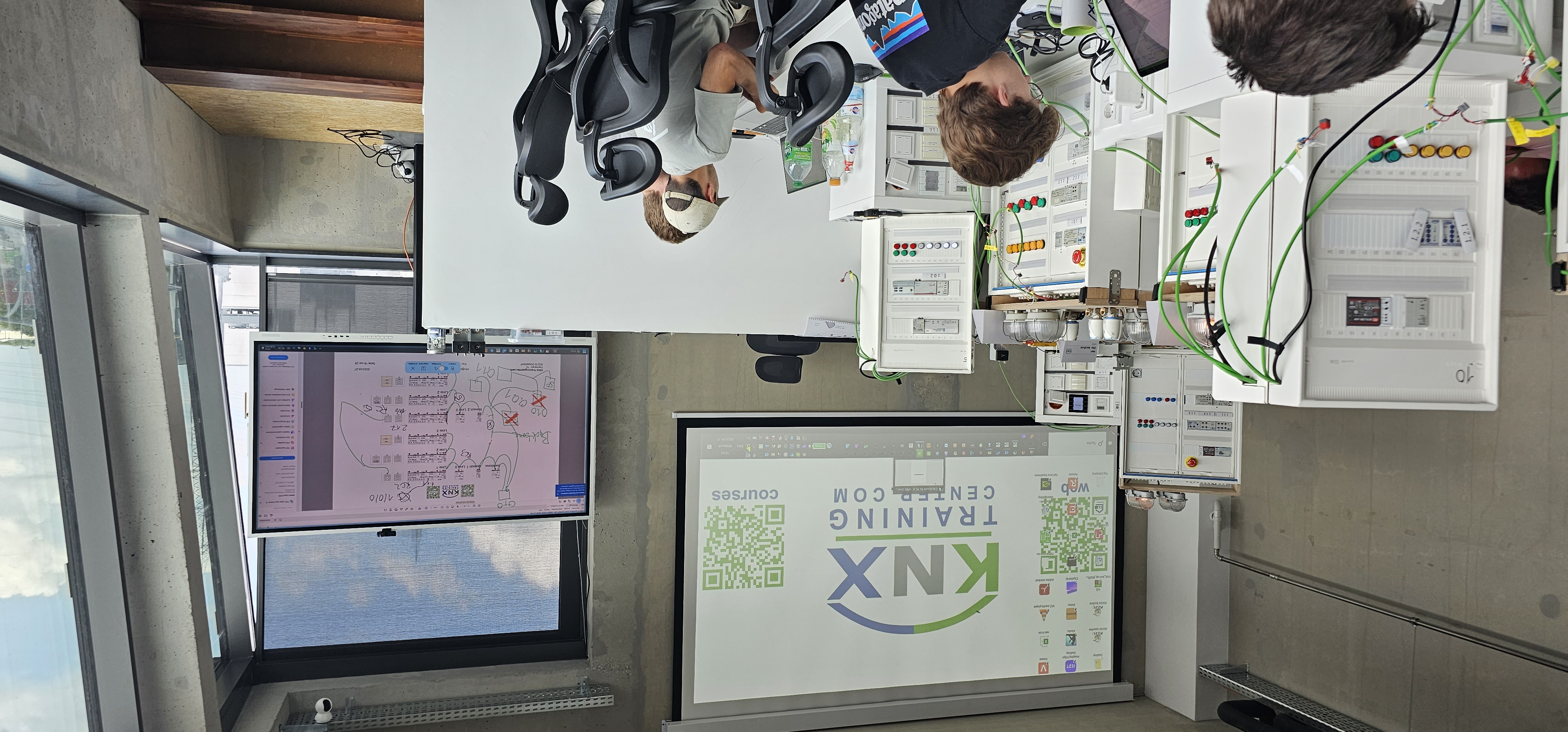 Innovative Weiterbildung - das neue KNX-Trainingcenter.com im Ceram.Store in Kaarst
